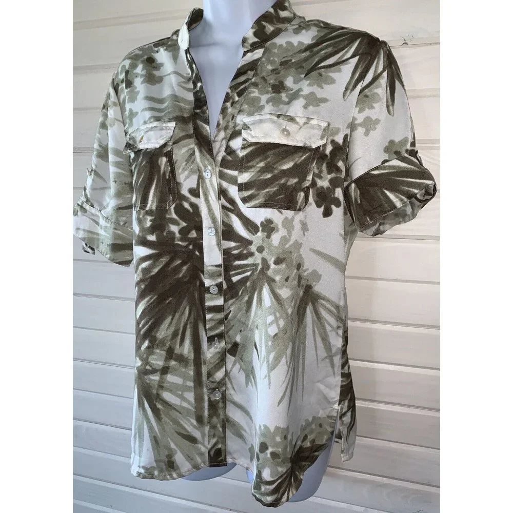 CHICO'S Sz 0 (SMALL) Palm Print Roll Tab Short Sleeve Safari Blouse Pockets VGUC - Picture 2 of 10